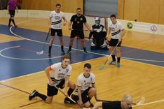 Slampes florbolistiem šovakar izšķiroša cīņa