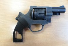 Tukumā likumsargi izņem nereģistrētu gāzes ieroci