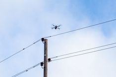 Iedzīvotāju ievērībai: ar droniem apsekos elektrolīnijas
