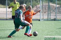 Meitenes prot atpūsties un arī cīnīties