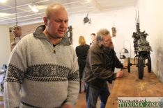 Tukumā atklāta kalēja Ginta Haņecka izstāde «Rotaļlietas lieliem bērniem» /FOTO/