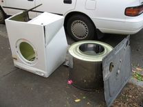 Tukumā no mājas nozog veļasmašīnu un ledusskapi