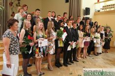 Apbalvo skolēnus un viņu skolotājus par sasniegumiem mācībās, sportā, mūzikā un mākslā /FOTO/