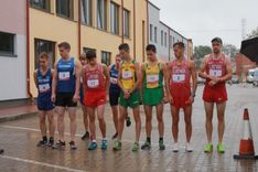 Par spīti lietum Tukumā soļo un skrien