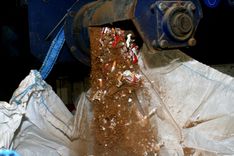 Iznīcinātas teju 120 tūkstoši nelegālo cigarešu paciņas /FOTO/