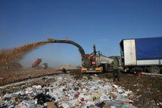 Geltiņos iznīcina kriminālprocesos atsavinātās cigaretes /FOTO/