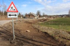 Sātos pārbūvēs ceļu un būvēs gājēju celiņu