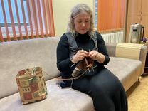 Arī skolotāji ada zeķes karavīriem