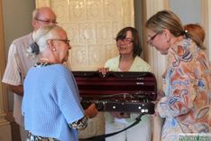 Tukuma Durbes pilij dāvina 130 gadus vecu vijoli