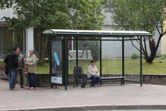 Atkritumu urna zem jumta?