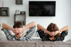 Arī ilgstoša sēdēšana un sintētisks apģērbs var provocēt proktoloģiskas problēmas