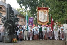 Irlavā atsvēta Dziesmu svētkus un sumina virsdiriģentus