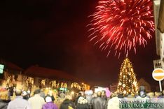 Tā Jauno gadu sagaidīja Tukumā, Kandavā un Milzkalnē! /FOTO/