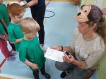 Jaunieši Jaunpilī organizē pasākumu bērniem