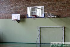 Jaunpils sporta namā – jauna basketbola grozu piekares sistēma