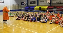 Svētku basketbols Kandavā /FOTO/