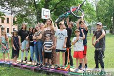 Rīko modes skati un gatavojas ielīgošanai Kandavā