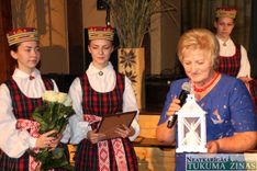 Kandavā sveic skolotājus/FOTO/