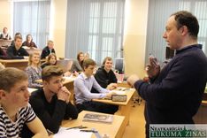 Tukuma Raiņa ģimnāzijā viesojas fizikas profesors Vjačeslavs Kaščejevs