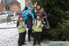 Tradicionāli izpušķota arī Katrīnas laukuma egle Tukumā /FOTO/