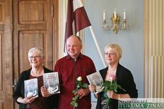 Tukumā atvērta Kārļa Ķezbera atmiņu stāstu grāmata