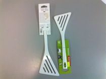 Apturēta Ķīnā ražotu melamīna omlešu lāpstiņu tirdzniecība