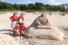 Tukumnieki iegūst smilšu skulptūru konkursā 1. vietu