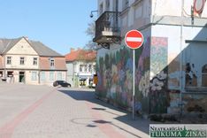 Slēgs Brīvības laukuma ieliņu gar Tukuma strūklaku