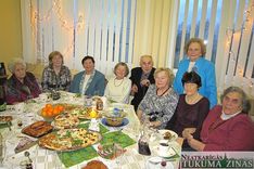 Lapmežciema vecākās paaudzes skolotājas tiekas Ziemas saulgriežos