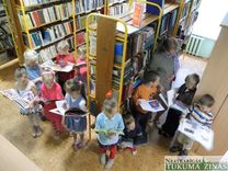 Tu lasi, es lasu, viņš un viņa arī lasa /VIDEO/