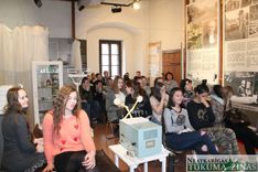 Skolēni Tukumā klausās slimnīcas māsu lekciju par medicīnu