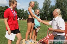 Kandavā cīnās par Jāņa Lūša balvu škēpmešanā /FOTO/