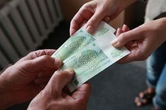 Nākamgad pieaugs atbalsts invalīdiem, jaunajiem vecākiem un bērniem, kuru vecāki memaksā uzturlīdzekļus