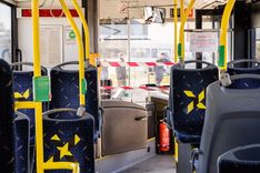 Nebūs obligāti jālieto mutes aizsegs un pulcēties vienuviet varēs vairāk cilvēku