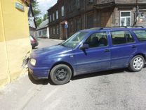 Tukumā “bezpilota” automašīna iebrauc mājas sienā