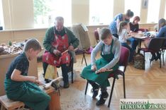 Tumē meistari ierāda, kā šūt, aust, grebt un veidot radurakstus /FOTO/