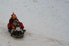 Koka slēpju salidojums, suņu pajūgi un Meteņu jautrība Brīvdabas muzejā