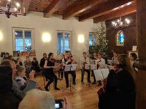 Tukuma un Jūrmalas mūzikas skolu audzēkņi Ķemeru «Meža mājā» /FOTO/