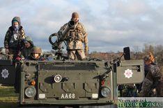 Zemessardze Pauzera pļavā izrāda militāro tehniku un ieročus /FOTO/