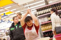 Sīpolu kapāšanas sacensībās noskaidrots «Latvijas neraudātājs 2013»