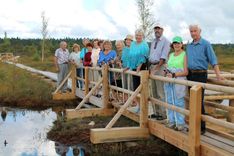 Tukuma nūjotāji Ķemeru tīreļa laipās