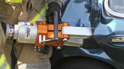 VUGD pēc avārijas atbrīvo automašīnā iespiestu cilvēku