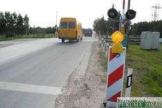 Uz nakti slēdz dzelzceļa pārbrauktuvi Tukumā