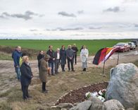 Atklāj piemiņas zīmi Džūkstē kritušam karavīram