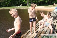 Melnezerā un Milzkalnē peldsezona atklāta /FOTO/