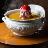 Sinhronā peldēšana pliekanā zupiņā