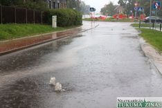 Plūdi pārrāvuši Slocenes ielu /Papildināts 14.47/