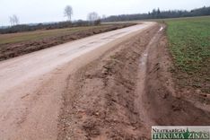 Tukuma novada rekonstruētie ceļi esot šauri un ar pārāk dziļiem grāvjiem