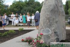 Ragaciemā atklāts piemineklis jūras paņemtajiem