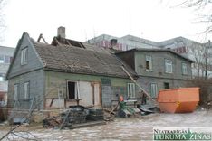 Nojauc ēku pie Tukuma poliklīnikas un slimnīcas